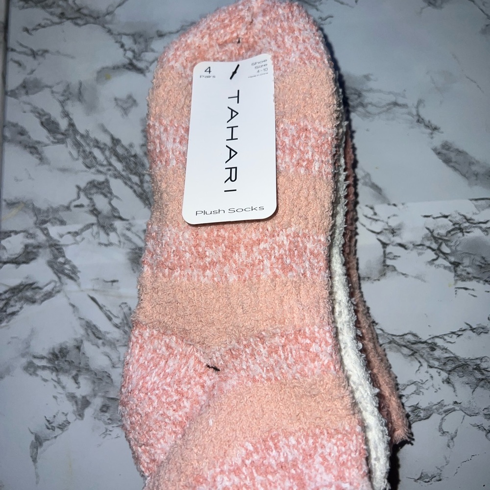 Tahari Plush Socks 4pk